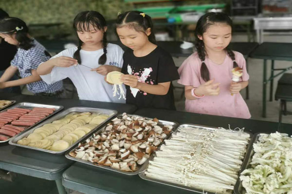 庆八一：少年国防训、实练学本领，复兴强国梦。