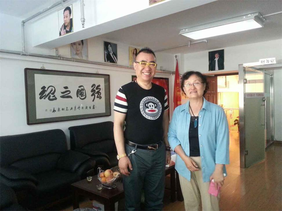 6月28日八路军359旅南下支队后勤部政委独臂将军左齐的女儿左凌做客华影神韵传媒、《南下支队》剧组、