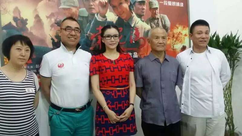 中国红色影视文化联合会秘书长郝文武和红色艺人彭丹探讨红色抗战剧《南下支队》以及《南泥湾》的剧情